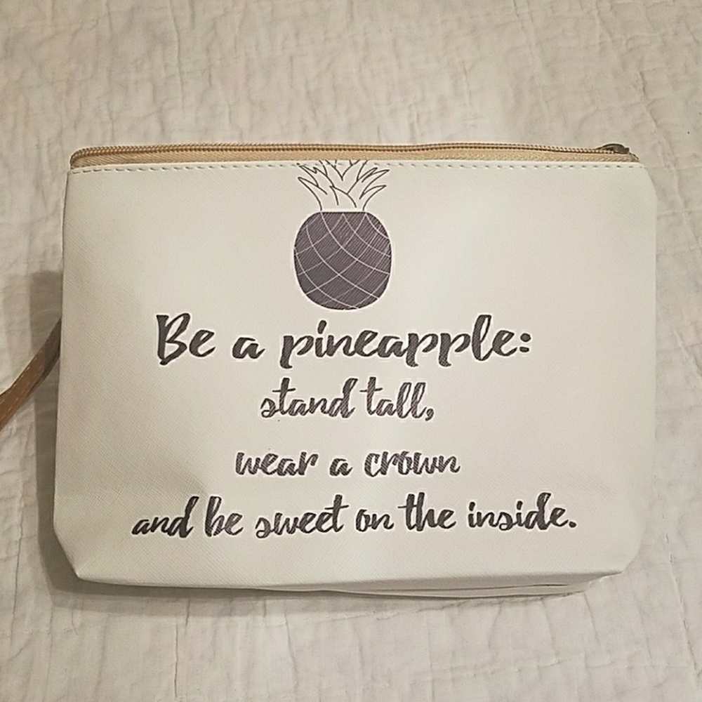 🍍 Pineapple wristlet make-up bag 🍍💄🕶🏝